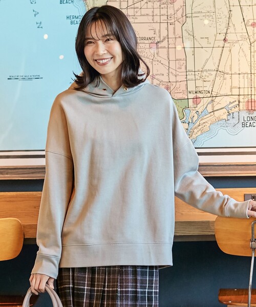 ANY(エニィ)の「【裏起毛・8色展開】ライトコットンスウェット パーカー(Tシャツ/カットソー・レディース・ライトグレー系/ブラック系/黄土色系/ホワイト系/ライラック系/オールドローズ系/ベージュ系/ピンク系・4)」の3枚目の写真
