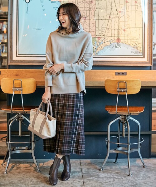 ANY(エニィ)の「【裏起毛・8色展開】ライトコットンスウェット パーカー(Tシャツ/カットソー・レディース・ライトグレー系/ブラック系/黄土色系/ホワイト系/ライラック系/オールドローズ系/ベージュ系/ピンク系・4)」の9枚目の写真