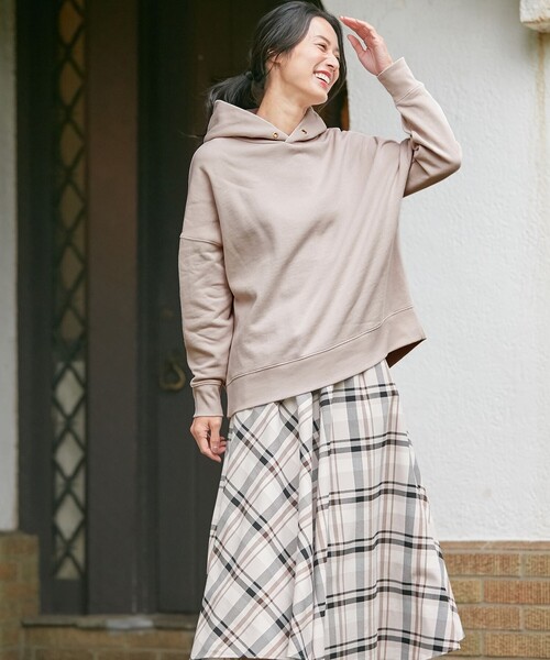 ANY(エニィ)の「【裏起毛・8色展開】ライトコットンスウェット パーカー(Tシャツ/カットソー・レディース・ライトグレー系/ブラック系/黄土色系/ホワイト系/ライラック系/オールドローズ系/ベージュ系/ピンク系・4)」の15枚目の写真