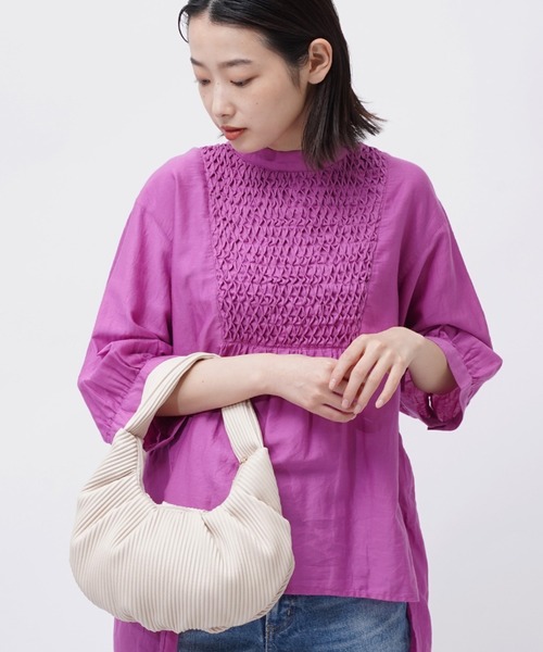 salle de bal(サルデバル)の「polka polka / ポルカポルカ エンボス プリーツ ハーフ ムーンバッグ 621 6591 2 4 SDI(ハンドバッグ・レディース・ブラック/グリーン/アイボリー/グレイッシュベージュ・FREE)」の2枚目の写真