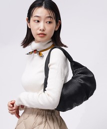 polka polka / ポルカポルカ エンボス プリーツ ハーフ ムーンバッグ 621 6591 2 4 SDI