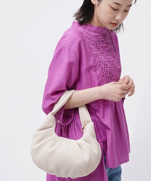 salle de bal(サルデバル)の「polka polka / ポルカポルカ エンボス プリーツ ハーフ ムーンバッグ 621 6591 2 4 SDI(ハンドバッグ・レディース・ブラック/グリーン/アイボリー/グレイッシュベージュ・FREE)」の18枚目の写真