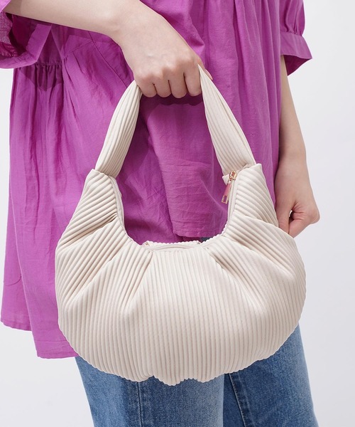 salle de bal(サルデバル)の「polka polka / ポルカポルカ エンボス プリーツ ハーフ ムーンバッグ 621 6591 2 4 SDI(ハンドバッグ・レディース・ブラック/グリーン/アイボリー/グレイッシュベージュ・FREE)」の17枚目の写真