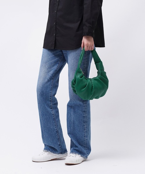 salle de bal(サルデバル)の「polka polka / ポルカポルカ エンボス プリーツ ハーフ ムーンバッグ 621 6591 2 4 SDI(ハンドバッグ・レディース・ブラック/グリーン/アイボリー/グレイッシュベージュ・FREE)」の11枚目の写真