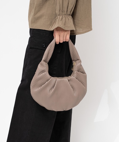 salle de bal(サルデバル)の「polka polka / ポルカポルカ エンボス プリーツ ハーフ ムーンバッグ 621 6591 2 4 SDI(ハンドバッグ・レディース・ブラック/グリーン/アイボリー/グレイッシュベージュ・FREE)」の20枚目の写真