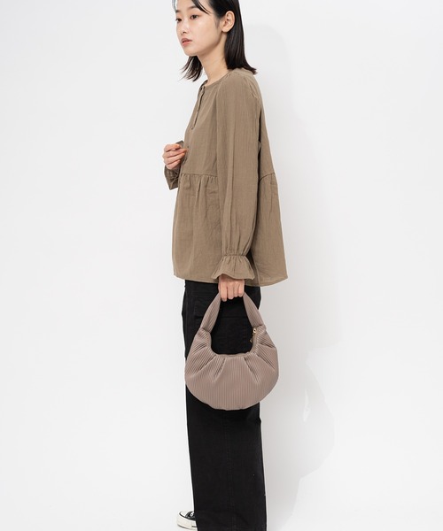 salle de bal(サルデバル)の「polka polka / ポルカポルカ エンボス プリーツ ハーフ ムーンバッグ 621 6591 2 4 SDI(ハンドバッグ・レディース・ブラック/グリーン/アイボリー/グレイッシュベージュ・FREE)」の21枚目の写真