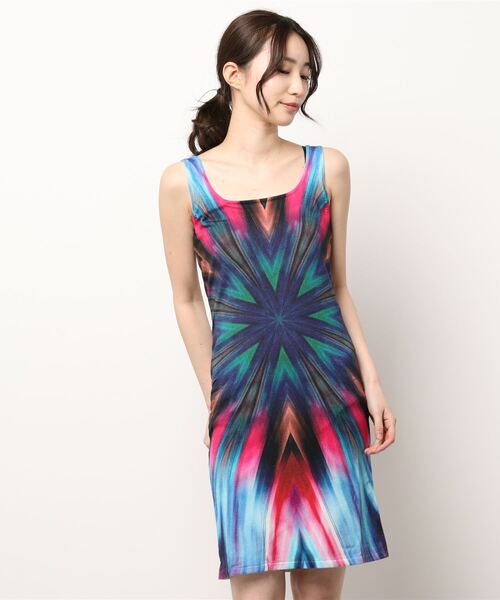 Desigual(デシグアル)の「万華鏡スタイル ニットワンピース(ワンピース・レディース・レッド・S/M/L)」の4枚目の写真