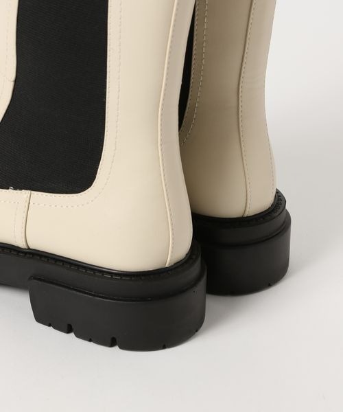 LOWRYS FARM(ローリーズファーム)の「サイドゴアミドルブーツ 259970(ブーツ・レディース・ブラック/アイボリー・MEDIUM/LARGE)」の7枚目の写真