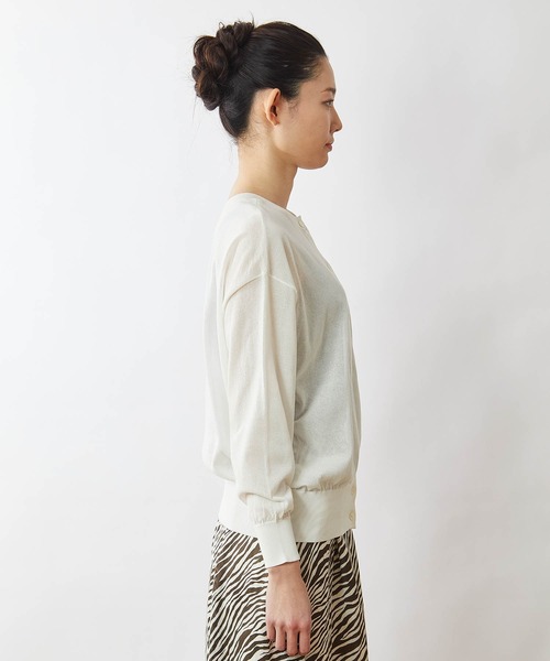 OUVRAGE CLASSE（ウヴラージュクラス）の「シアークルーネックカーディガン（カーディガン/ボレロ・レディース・ブラック/オフホワイト/サックスブルー/オレンジ・FREE）」の21枚目の写真