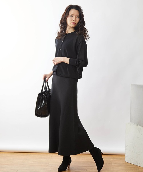 OUVRAGE CLASSE（ウヴラージュクラス）の「シアークルーネックカーディガン（カーディガン/ボレロ・レディース・ブラック/オフホワイト/サックスブルー/オレンジ・FREE）」の11枚目の写真