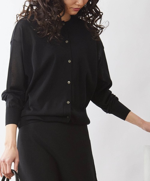 OUVRAGE CLASSE（ウヴラージュクラス）の「シアークルーネックカーディガン（カーディガン/ボレロ・レディース・ブラック/オフホワイト/サックスブルー/オレンジ・FREE）」の12枚目の写真