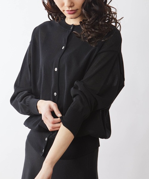 OUVRAGE CLASSE（ウヴラージュクラス）の「シアークルーネックカーディガン（カーディガン/ボレロ・レディース・ブラック/オフホワイト/サックスブルー/オレンジ・FREE）」の10枚目の写真