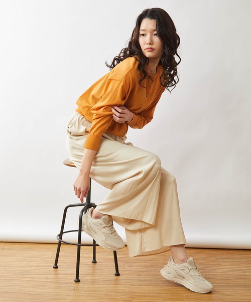 OUVRAGE CLASSE（ウヴラージュクラス）の「シアークルーネックカーディガン（カーディガン/ボレロ・レディース・ブラック/オフホワイト/サックスブルー/オレンジ・FREE）」の13枚目の写真