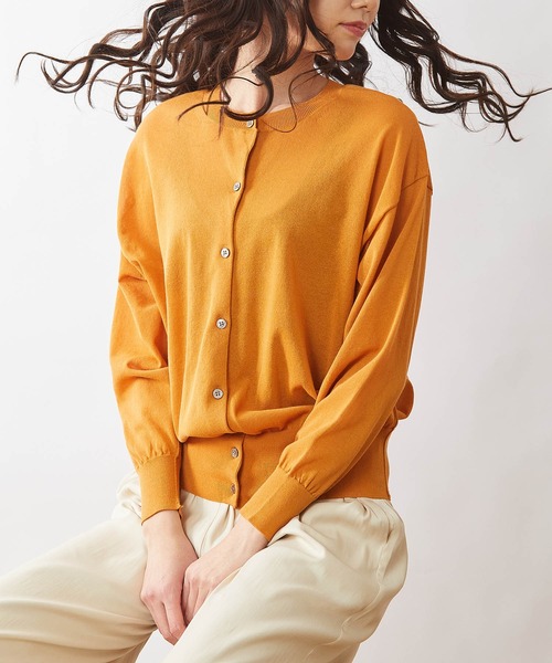 OUVRAGE CLASSE（ウヴラージュクラス）の「シアークルーネックカーディガン（カーディガン/ボレロ・レディース・ブラック/オフホワイト/サックスブルー/オレンジ・FREE）」の15枚目の写真