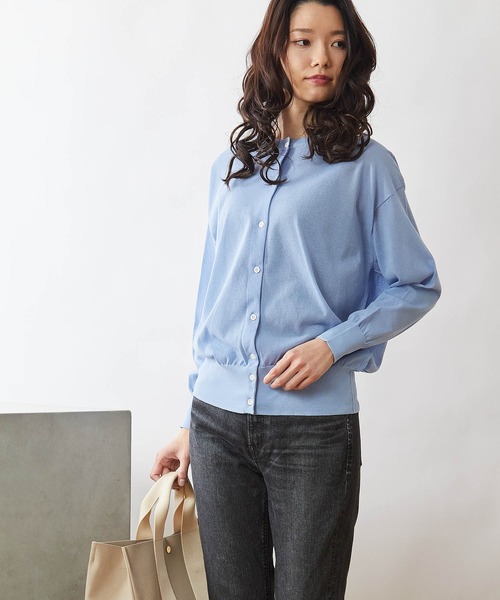 OUVRAGE CLASSE（ウヴラージュクラス）の「シアークルーネックカーディガン（カーディガン/ボレロ・レディース・ブラック/オフホワイト/サックスブルー/オレンジ・FREE）」の16枚目の写真