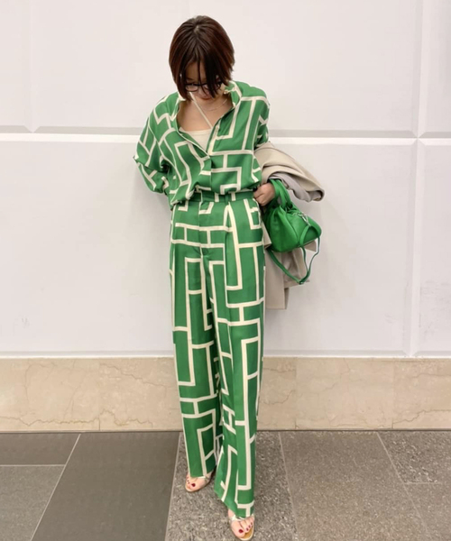 journal standard L'essage（ジャーナルスタンダードレサージュ）の「ジオメトリックプリントシャツ◆（シャツ/ブラウス・レディース・ブルー系その他/グリーン・FREE）」の9枚目の写真