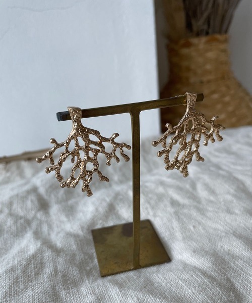 emouv by est（エモーヴバイエスト）の「emouv by est ラグーンピアス（ピアス（両耳用）・レディース・ゴールド・FREE）」の2枚目の写真