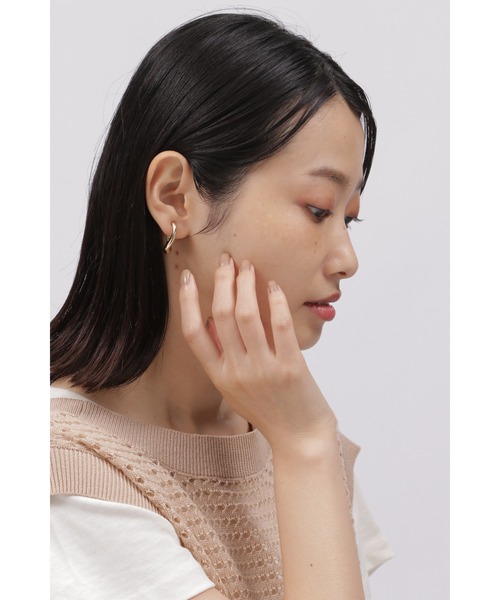 LAKOLE(ラコレ)の「チャンキーメタルドロップイヤリング / 274355(イヤリング・レディース・その他1/その他2・FREE)」の2枚目の写真