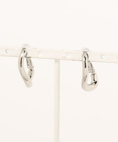 LAKOLE(ラコレ)の「チャンキーメタルドロップイヤリング / 274355(イヤリング・レディース・その他1/その他2・FREE)」の4枚目の写真