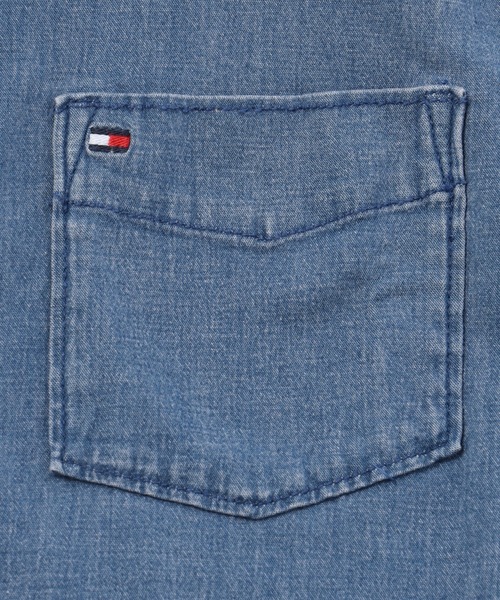 TOMMY HILFIGER（トミーヒルフィガー）の「ショートスリーブデニムシャツ（シャツ/ブラウス・キッズ・ブルー・80ｃｍ/90cm/110cm/100cm/120cm）」の4枚目の写真