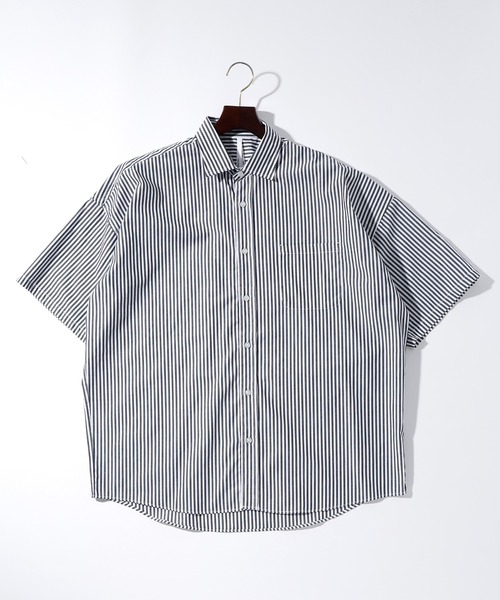 THISIS(ディスイズ)の「ビッグシルエット レギュラーカラー シャツ レディース(シャツ/ブラウス・レディース・ラベンダー/グレイッシュベージュ/ホワイト/イエロー/ホワイト系その他/ブルー系その他/サックスブルー/グリーン/ブラック/グリーン系その他/ブラック系その他・LARGE/X-LARGE/MEDIUM)」の4枚目の写真