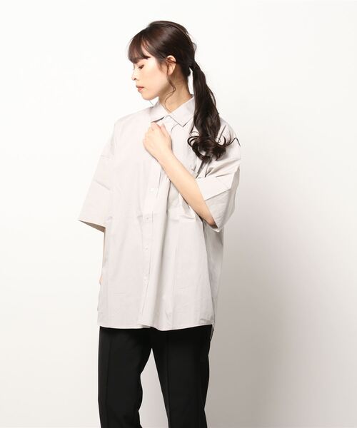 THISIS(ディスイズ)の「ビッグシルエット レギュラーカラー シャツ レディース(シャツ/ブラウス・レディース・ラベンダー/グレイッシュベージュ/ホワイト/イエロー/ホワイト系その他/ブルー系その他/サックスブルー/グリーン/ブラック/グリーン系その他/ブラック系その他・LARGE/X-LARGE/MEDIUM)」の12枚目の写真
