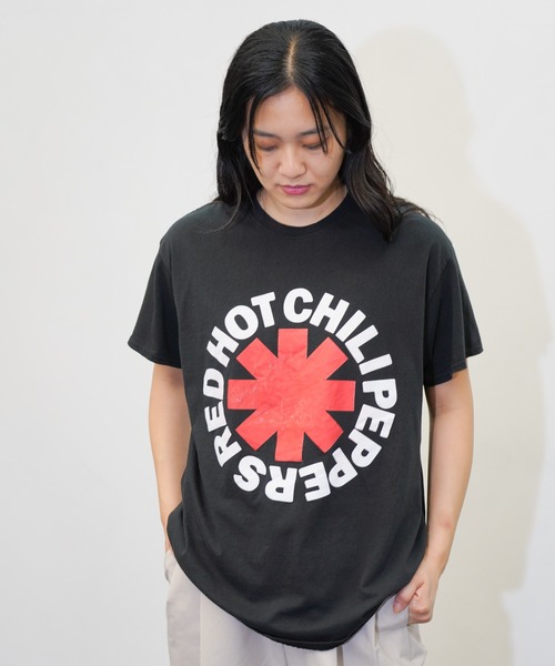 THRIFTY LOOK（スリフティールック）の「THRIFTY LOOK / スリフティールック THRIFTY "RED HOT CHILI PEPPERS" TEE レッドホットチリペッパーズ バンドTシャツ バンT（Tシャツ/カットソー・メンズ・ブラック系その他2/ブラック系その他/ブラック/ホワイト/ホワイト系/ブラック系3・LARGE/X-LARGE/XX-LARGE/MEDIUM）」の8枚目の写真