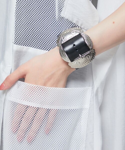 TOGA PULLA(トーガ プルラ)の「【TOGA PULLA(トーガプルラ)】メタルコンチョバングル TP22-AK221(ブレスレット・レディース・ブラック・FREE)」の5枚目の写真