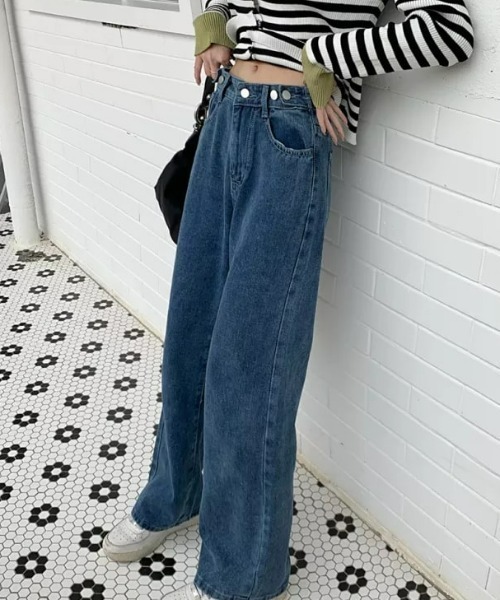 at12:03(アットイチニーゼロサン)の「ハイウエスト ボタン調節 デニムパンツ(デニムパンツ・レディース・ライトブルー/ブルー・FREE)」の13枚目の写真