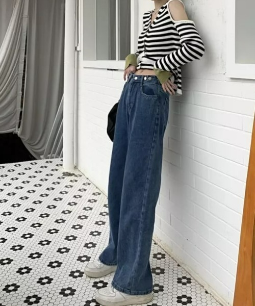 at12:03(アットイチニーゼロサン)の「ハイウエスト ボタン調節 デニムパンツ(デニムパンツ・レディース・ライトブルー/ブルー・FREE)」の12枚目の写真