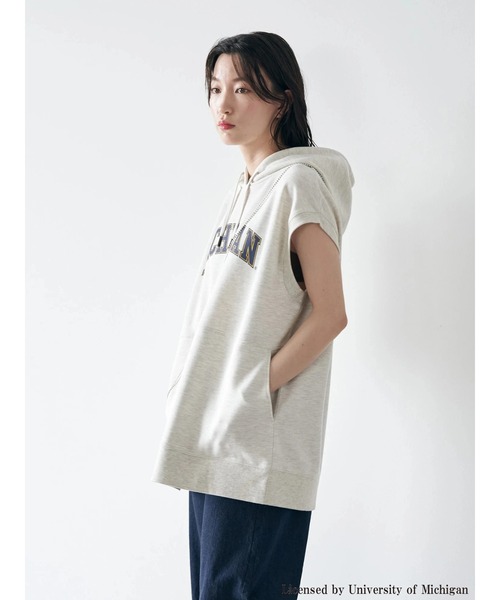 earth music&ecology（アースミュージックアンドエコロジー）の「別注 MICHIGAN ミニ裏毛チュニックパーカー（パーカー・レディース・チャコールグレー/ホワイト系その他/イエロー・FREE）」の19枚目の写真
