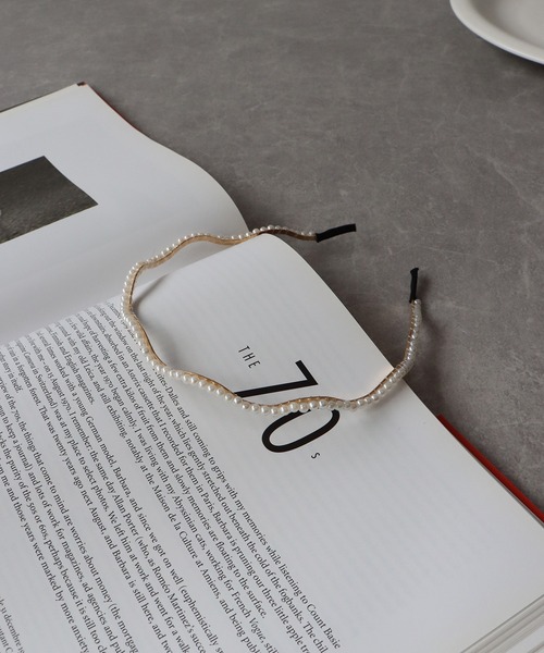 BLUEEAST（ブルーイースト）の「パールカチューシャ（カチューシャ・レディース・ホワイト系/オフホワイト/ホワイト・FREE）」の13枚目の写真