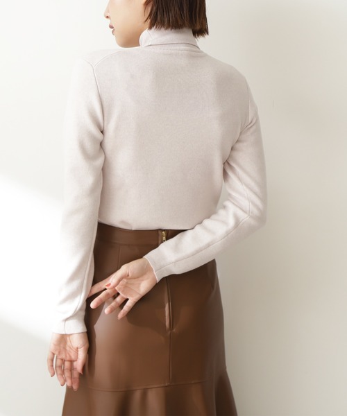 N.（N. Natural Beauty Basic）（エヌエヌナチュラルビューティーベーシック）の「◆ウールベーシックスムースタートルネックニット（ニット/セーター・レディース・ブラック/ベージュ/レッド/オフホワイト・MEDIUM）」の12枚目の写真