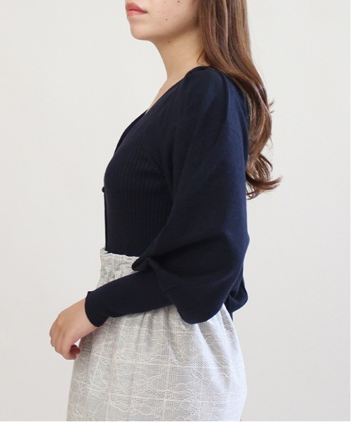 ASTORIA ODIER（アストリアオディール）の「Vネックボリュームスリーブカーディガン（カーディガン/ボレロ・レディース・ネイビー/ミント/ベージュ/ホワイト/ピンク/ブルー・MEDIUM）」の17枚目の写真