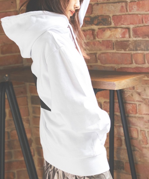 N WITH.（エヌウィズ）の「プリントビッグシルエットパーカー【UNISEX着用可能】（パーカー・レディース・ホワイト/ブラック・F）」の6枚目の写真