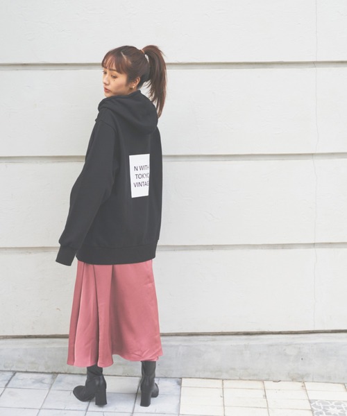 N WITH.（エヌウィズ）の「プリントビッグシルエットパーカー【UNISEX着用可能】（パーカー・レディース・ホワイト/ブラック・F）」の5枚目の写真