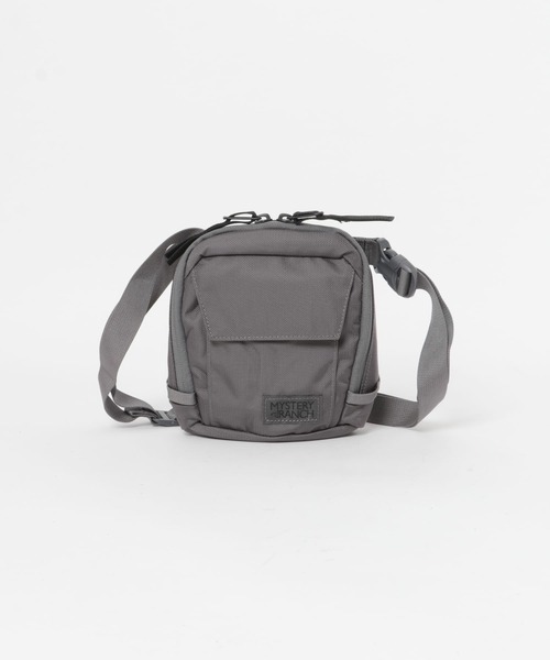 URBAN RESEARCH DOORS（アーバンリサーチドアーズ）の「MYSTERY RANCH　DISTRICT 2（ショルダーバッグ・メンズ・グレー/ブラック/ベージュ・ONE）」の3枚目の写真