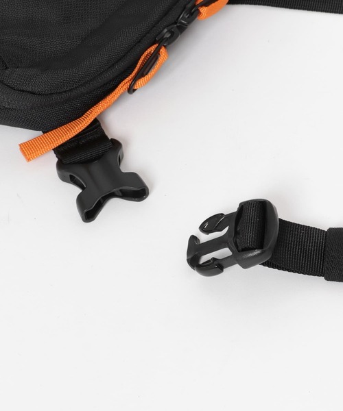 URBAN RESEARCH DOORS（アーバンリサーチドアーズ）の「MYSTERY RANCH　DISTRICT 2（ショルダーバッグ・メンズ・グレー/ブラック/ベージュ・ONE）」の7枚目の写真