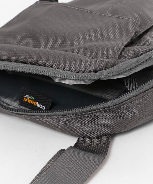 URBAN RESEARCH DOORS（アーバンリサーチドアーズ）の「MYSTERY RANCH　DISTRICT 2（ショルダーバッグ・メンズ・グレー/ブラック/ベージュ・ONE）」の12枚目の写真