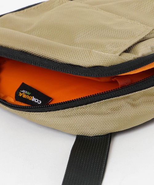 URBAN RESEARCH DOORS（アーバンリサーチドアーズ）の「MYSTERY RANCH　DISTRICT 2（ショルダーバッグ・メンズ・グレー/ブラック/ベージュ・ONE）」の13枚目の写真