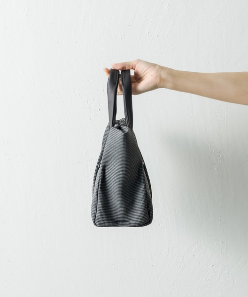 Kawa-Kawa(カワカワ)の「【kawa-kawa】NO1323 wet tradトートバッグ Sサイズ(トートバッグ・レディース・グレー/チャコールグレー・FREE)」の13枚目の写真