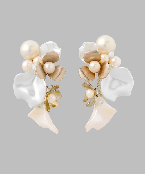 ANEMONE（アネモネ）の「パール×メタルフラワーイヤリング[Hanayome]（イヤリング・レディース・アイボリー・FREE）」の2枚目の写真