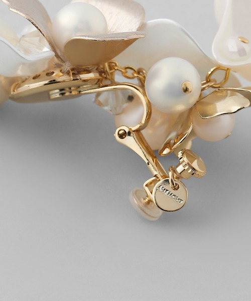 ANEMONE（アネモネ）の「パール×メタルフラワーイヤリング[Hanayome]（イヤリング・レディース・アイボリー・FREE）」の5枚目の写真