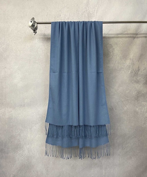 Beno（ビーノ）の「フリンジ ルーズマフラー（マフラー・メンズ・グレー/ライトグレー/ブラック/サックスブルー/ブラウン・FREE）」の5枚目の写真