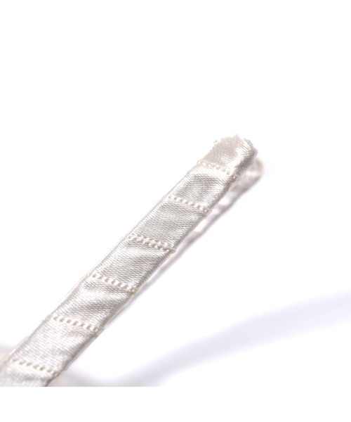 BeBe（ベベ）の「BeBe/スカラップリボン付きカチューシャ（カチューシャ・キッズ・ベージュ/ネイビー・ONESIZE）」の10枚目の写真