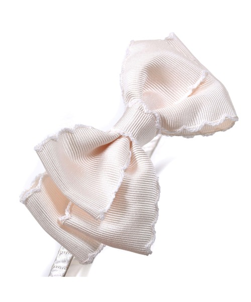 BeBe（ベベ）の「BeBe/スカラップリボン付きカチューシャ（カチューシャ・キッズ・ベージュ/ネイビー・ONESIZE）」の9枚目の写真