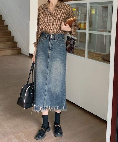 almo(アルモ)の「フリンジデニムタイトスカート(BQ)(デニムスカート・レディース・ブルー・MEDIUM)」の11枚目の写真