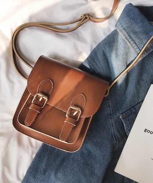 .KOM（ドットコム）の「『.KOM/ドットケーオーエム』ベルトデザインレザーライクショルダーバッグ【Y】【CN】（ショルダーバッグ・レディース・ブラウン/ブラック・FREE）」の2枚目の写真