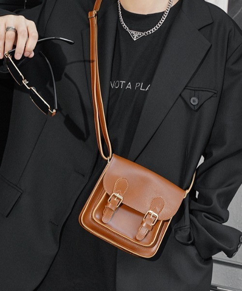 .KOM（ドットコム）の「『.KOM/ドットケーオーエム』ベルトデザインレザーライクショルダーバッグ【Y】【CN】（ショルダーバッグ・レディース・ブラウン/ブラック・FREE）」の6枚目の写真