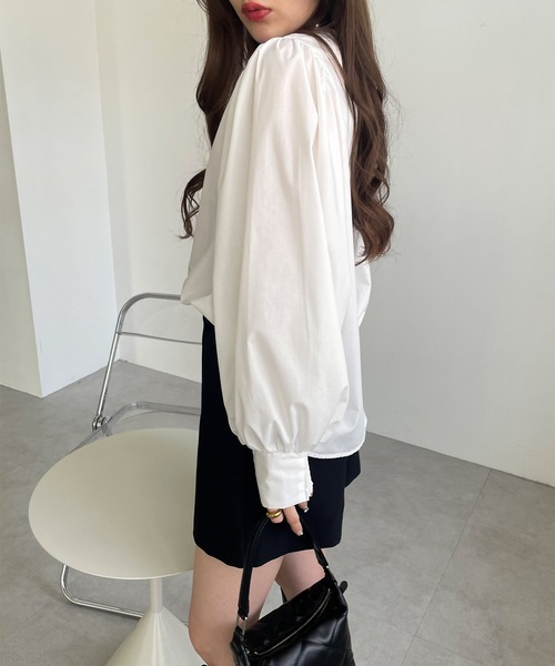 andme（アンドミー）の「【10色展開】2wayボリューム袖シャツブラウス（シャツ/ブラウス・レディース・ライトブルー/グレイッシュベージュ/オフホワイト/ネイビー×ホワイト/ブラック/ライトパープル/グリーン系その他/ネイビー/ラベンダー/ブラウン系その他/グレー系その他/ベージュ系その他・M）」の19枚目の写真